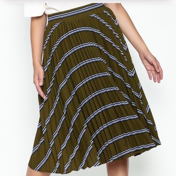 ⭐️Pleated Skirt English Factory Urban Trendy - Picture 2 of 8